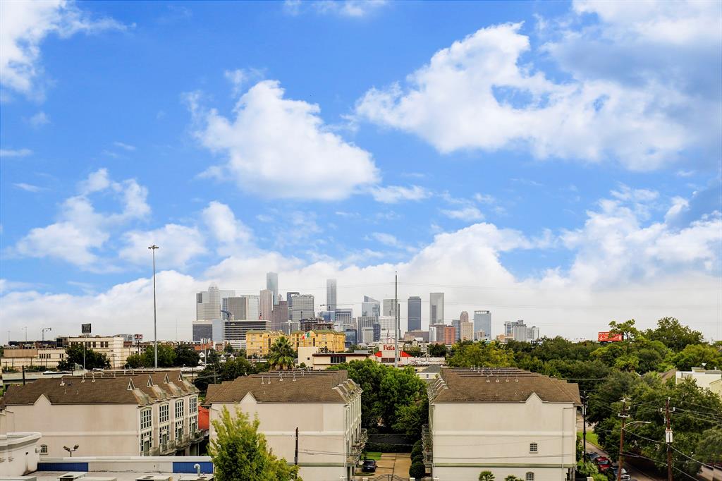 CondoSmart - The Oaks of Caroline Downtown View